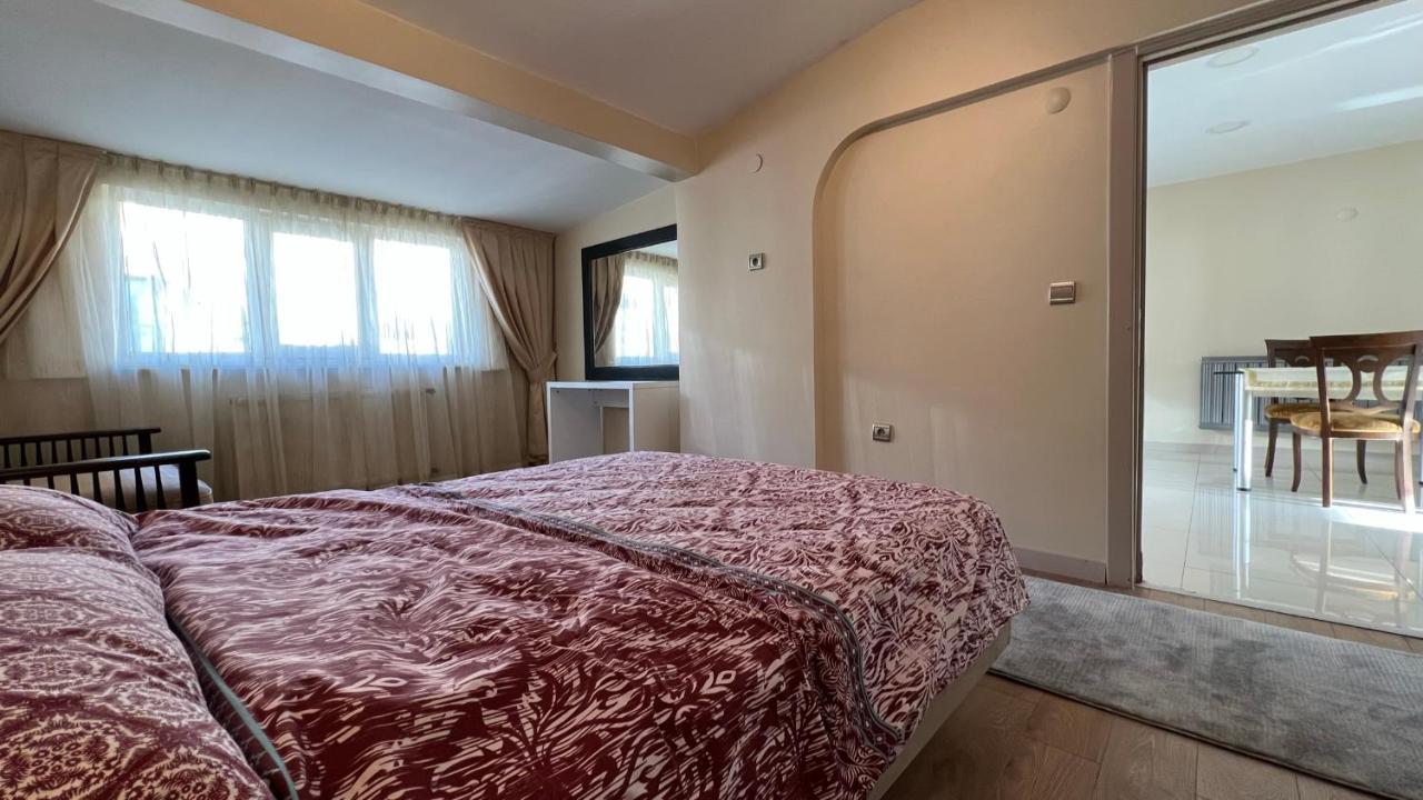 200 M2 Muhtesem Cati Kati, Roof Appartement Istanboel Buitenkant foto