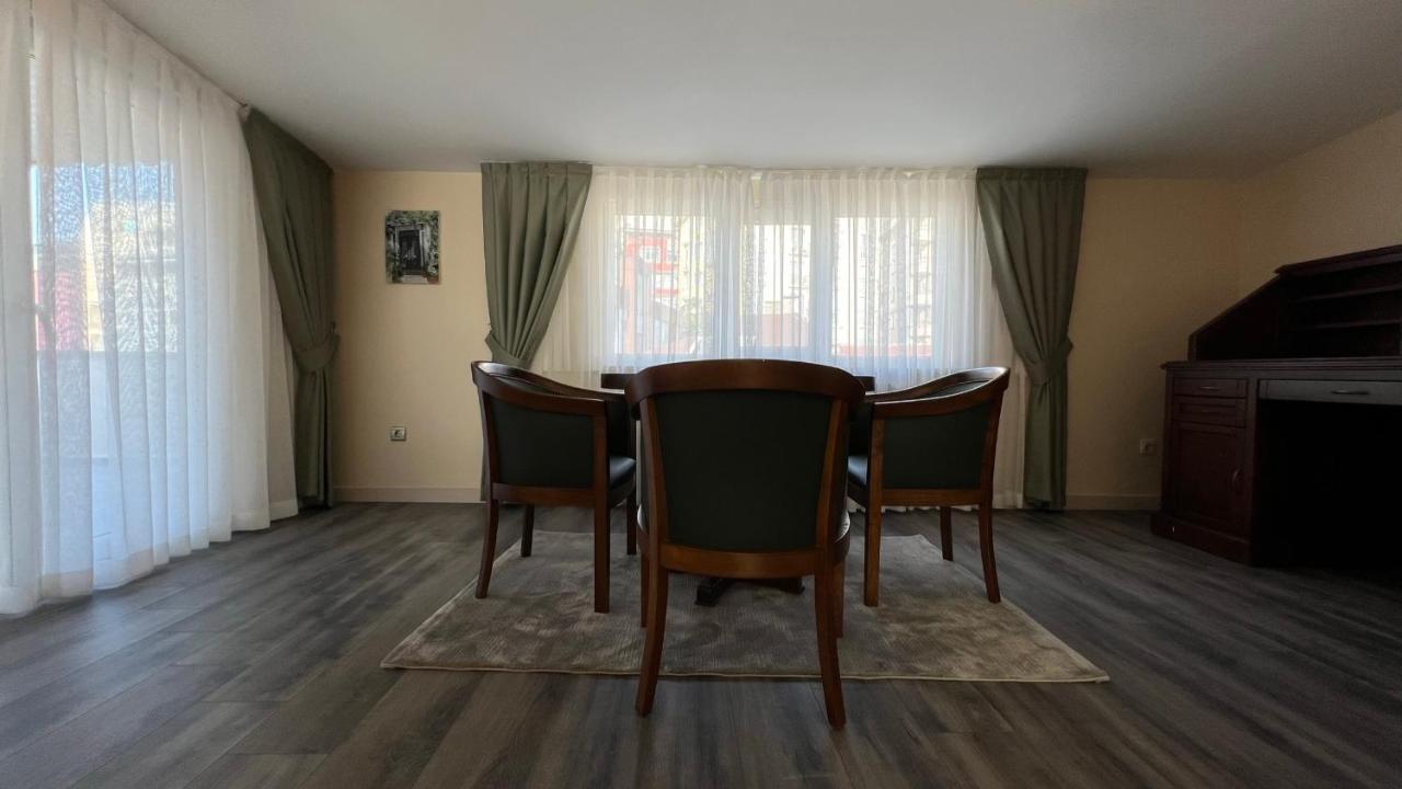 200 M2 Muhtesem Cati Kati, Roof Appartement Istanboel Buitenkant foto