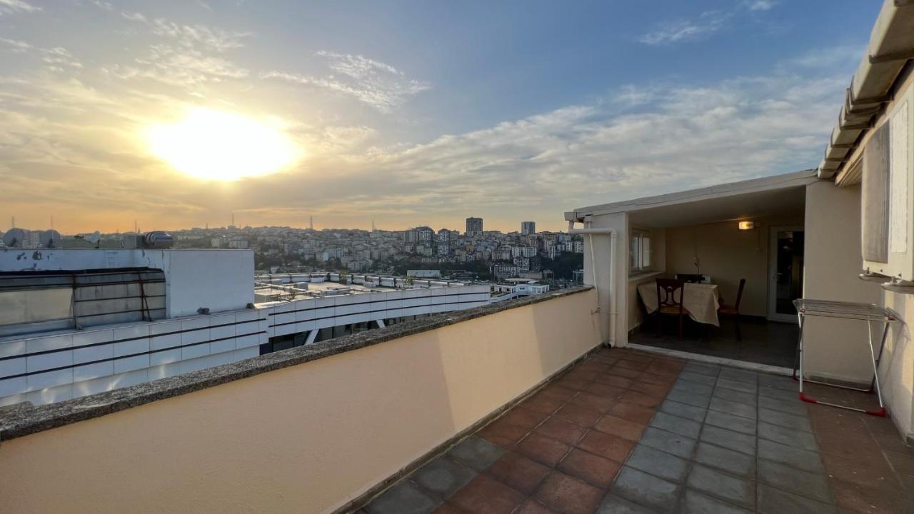 200 M2 Muhtesem Cati Kati, Roof Appartement Istanboel Buitenkant foto